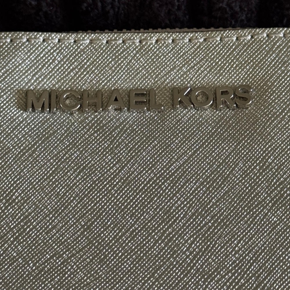 MICHAEL KORS Silver Domed Cosmetic Bag - Picture 5 of 6